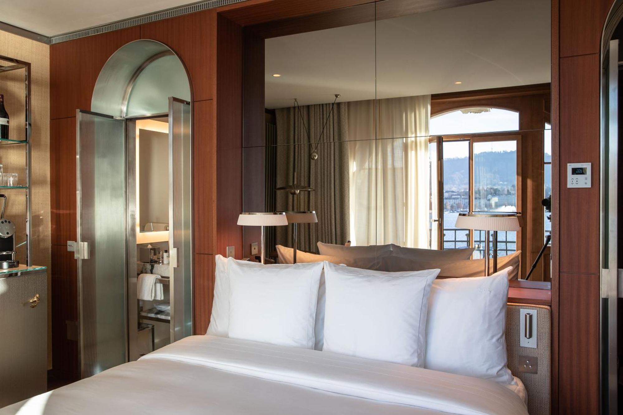 Lakeview Room,1706427986:JPEG