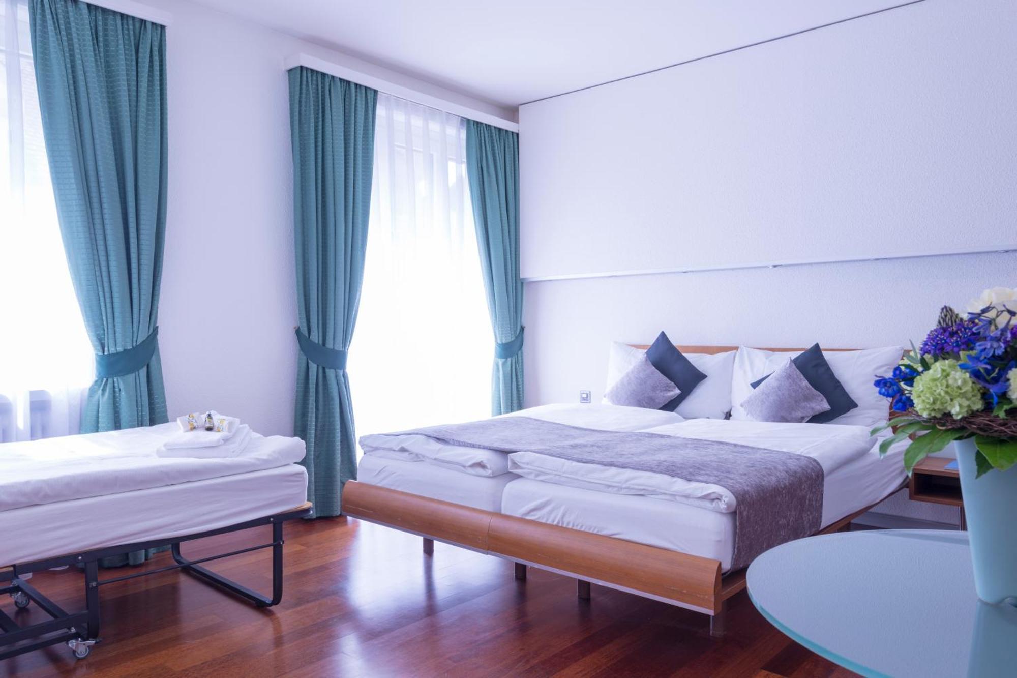 Standard Triple Room,1271360365:JPEG